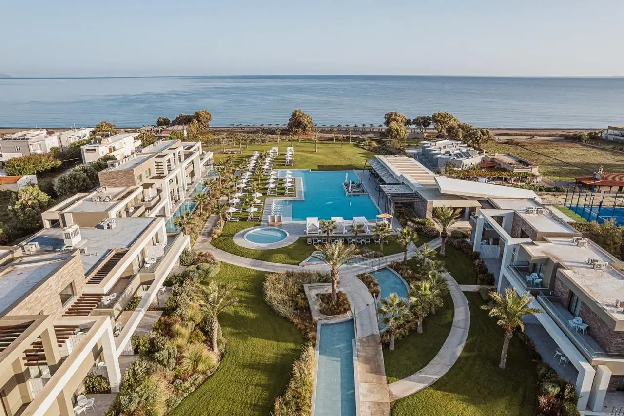 Basen w hotelu Myrion Beach Resort