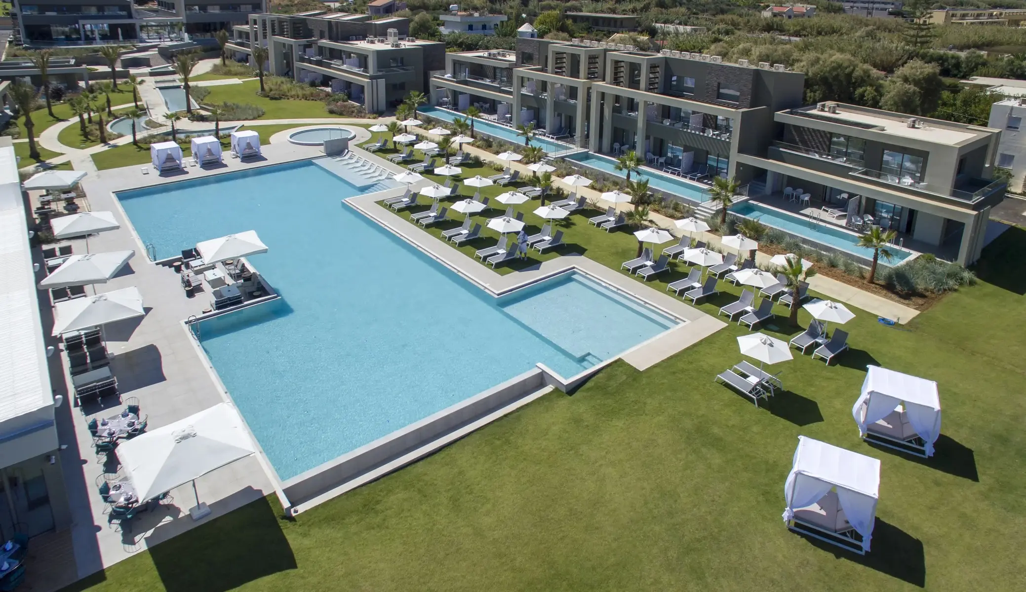 Basen w hotelu Myrion Beach Resort