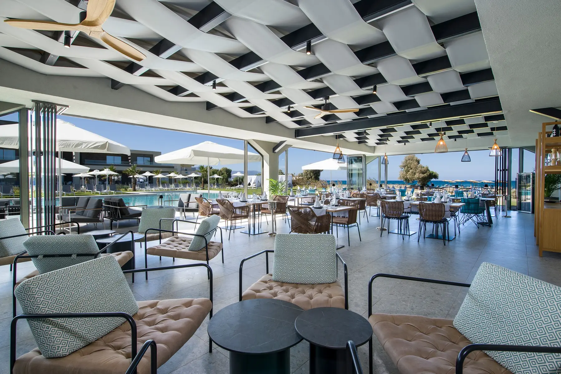 Restauracja i jedzenie w hotelu Myrion Beach Resort
