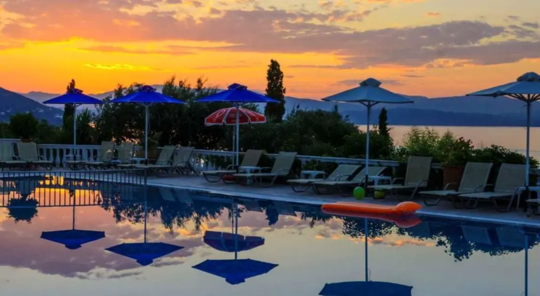 Basen w hotelu Nautilus Barbati