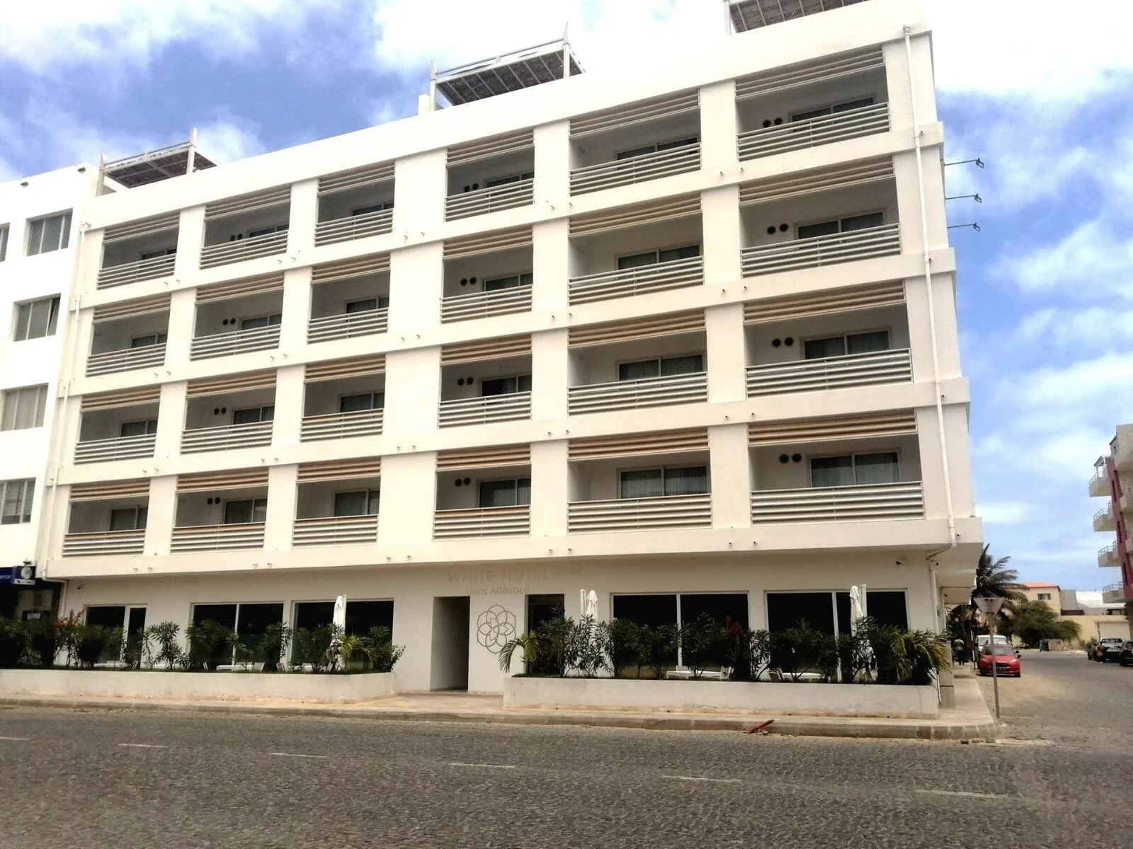 Hotel Oasis White Hotel