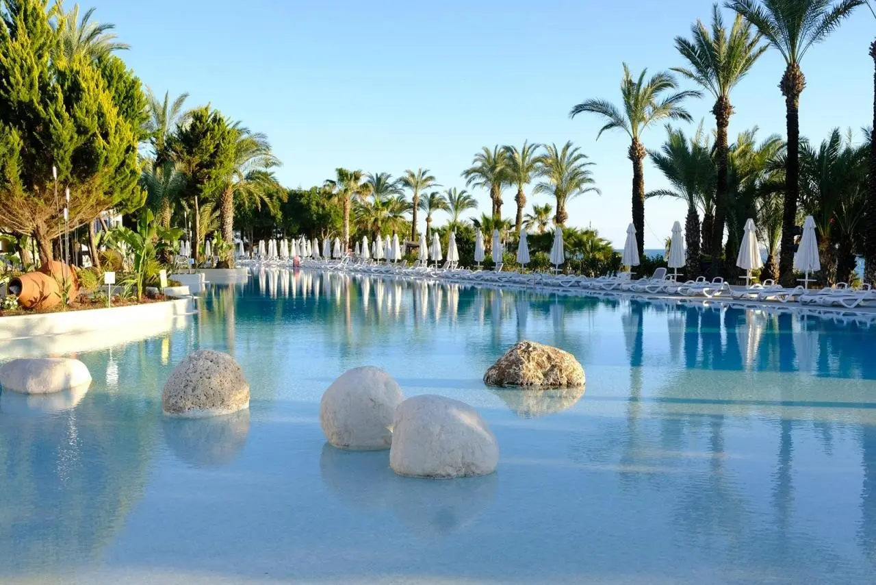 Paloma Perissia — PALOMA PERISSIA