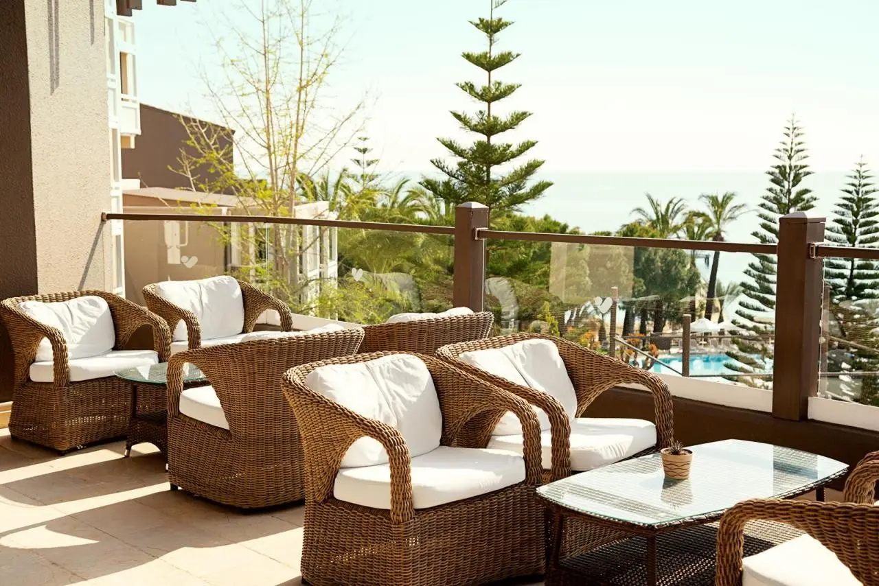 Paloma Perissia — PALOMA PERISSIA