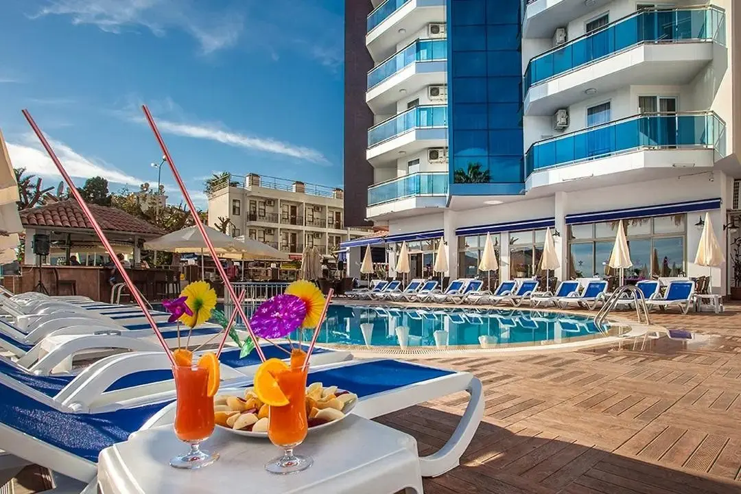Basen w hotelu Parador Sky Hotel