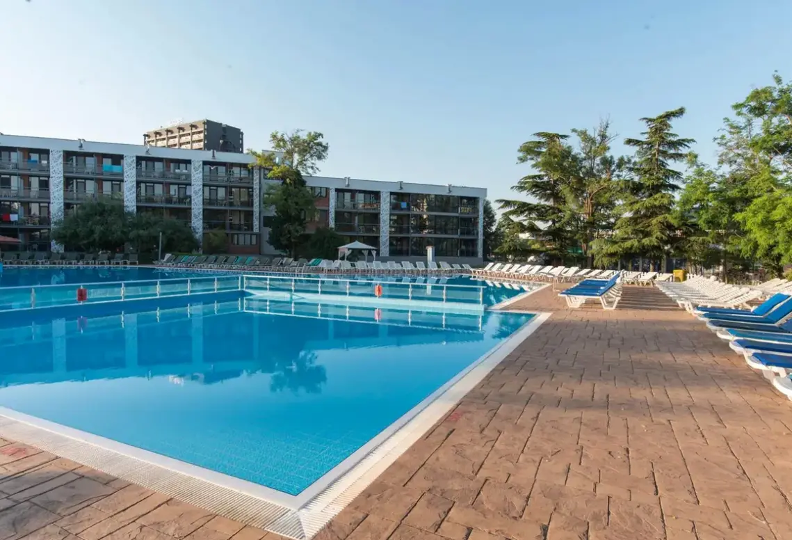 Basen w hotelu Pomorie Sun