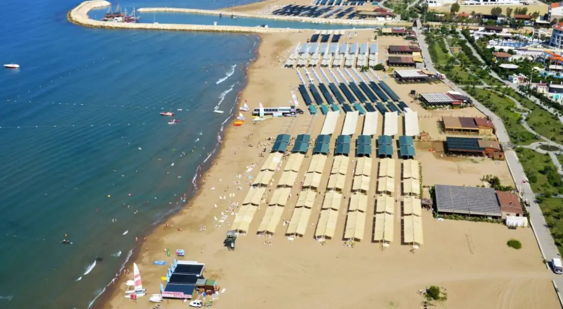 Plaża przy hotelu Port Side
