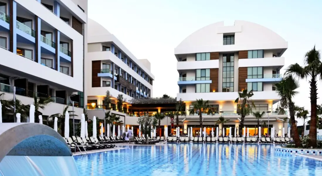 Basen w hotelu Port Side