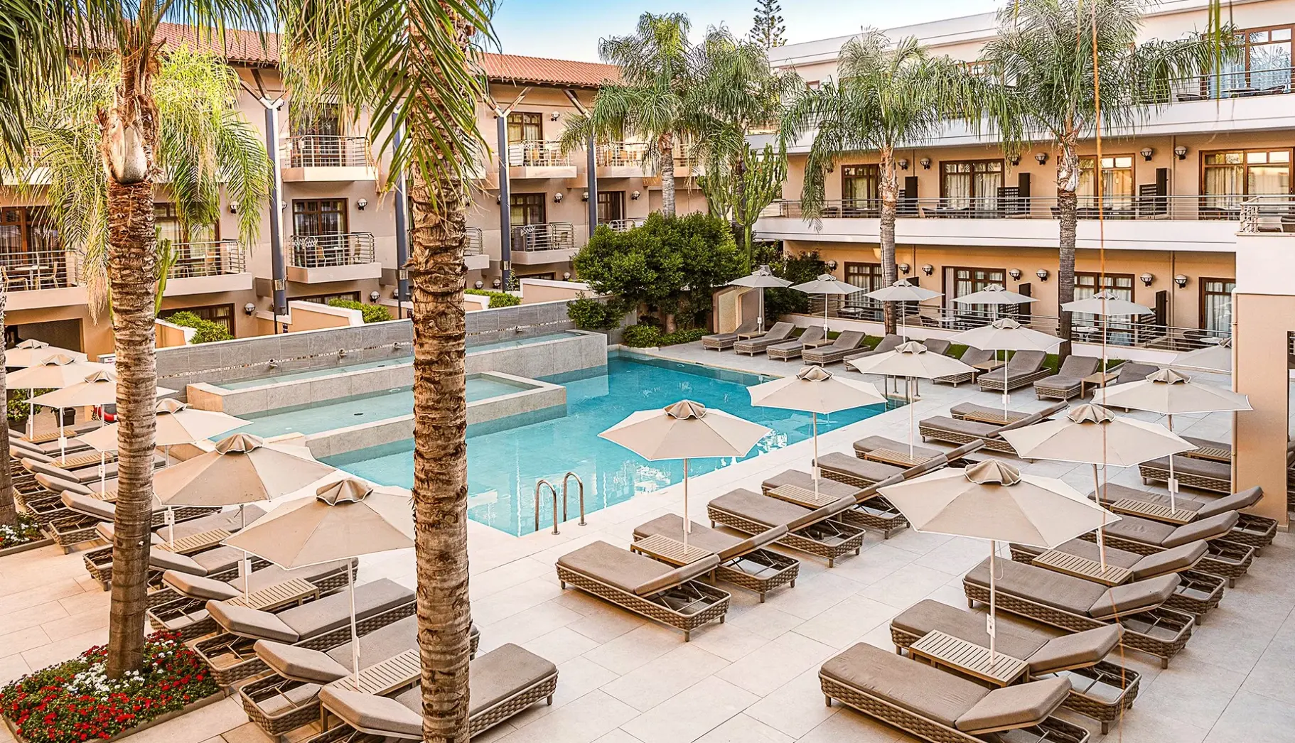 Basen w hotelu Porto Platanias Beach Resort & Spa
