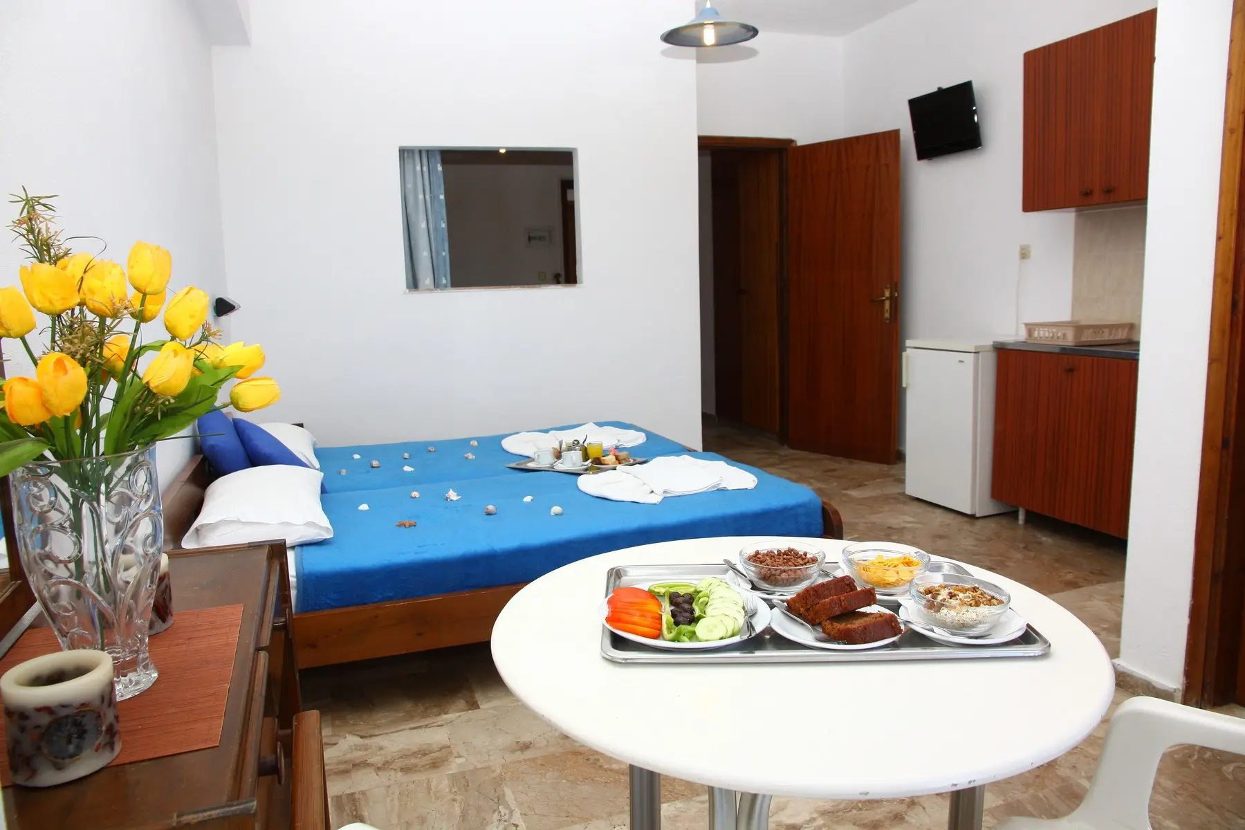 Poseidon Studios & Apartments — POSEIDON HOTEL AMOUDARA