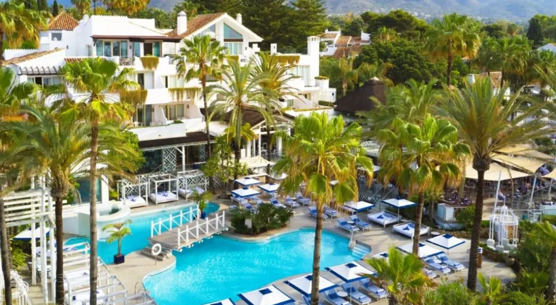 Basen w hotelu Puente Romano Beach Resort & Spa Marbella
