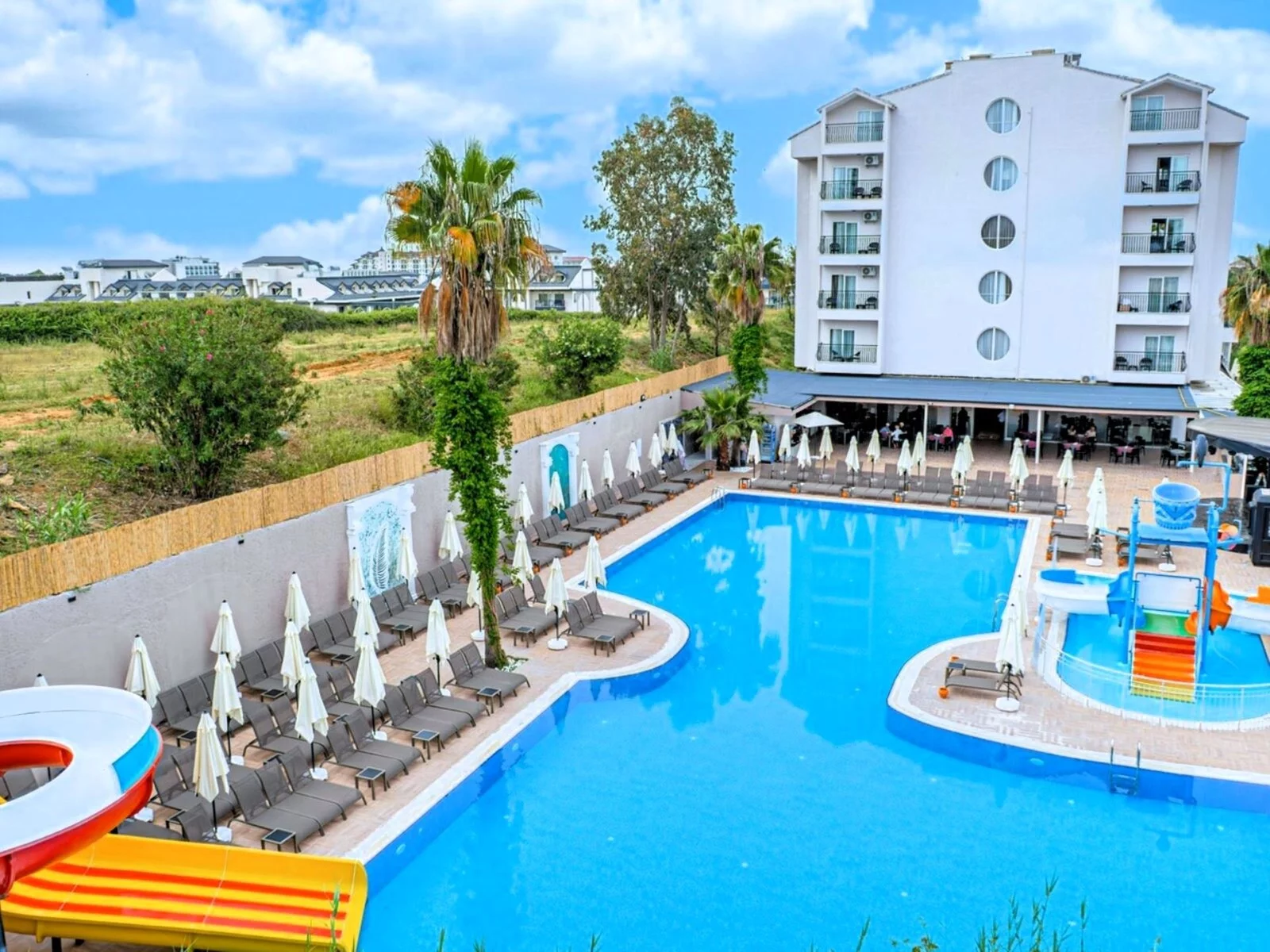 Hotel Q Ella Beach Hotel