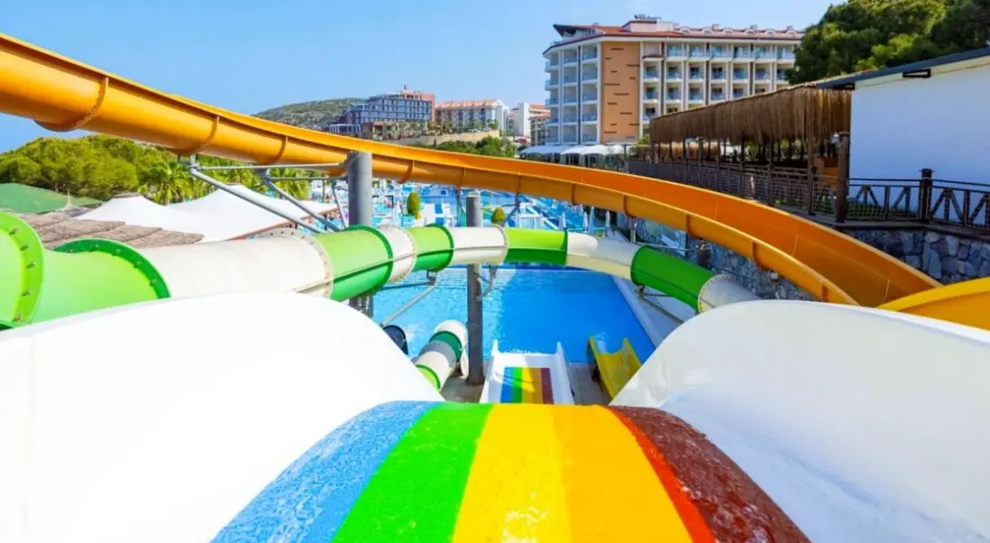 Basen w hotelu Ramada Resort Kusadasi