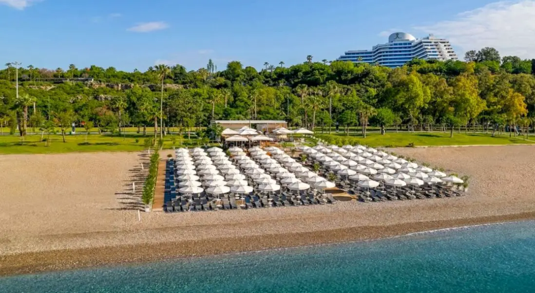 Plaża przy hotelu Rixos Downtown Antalya – The Land of Legends Theme Park Free Access