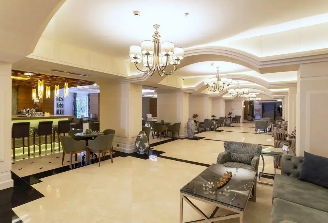 Lobby hotelu Royal Asarlik Beach
