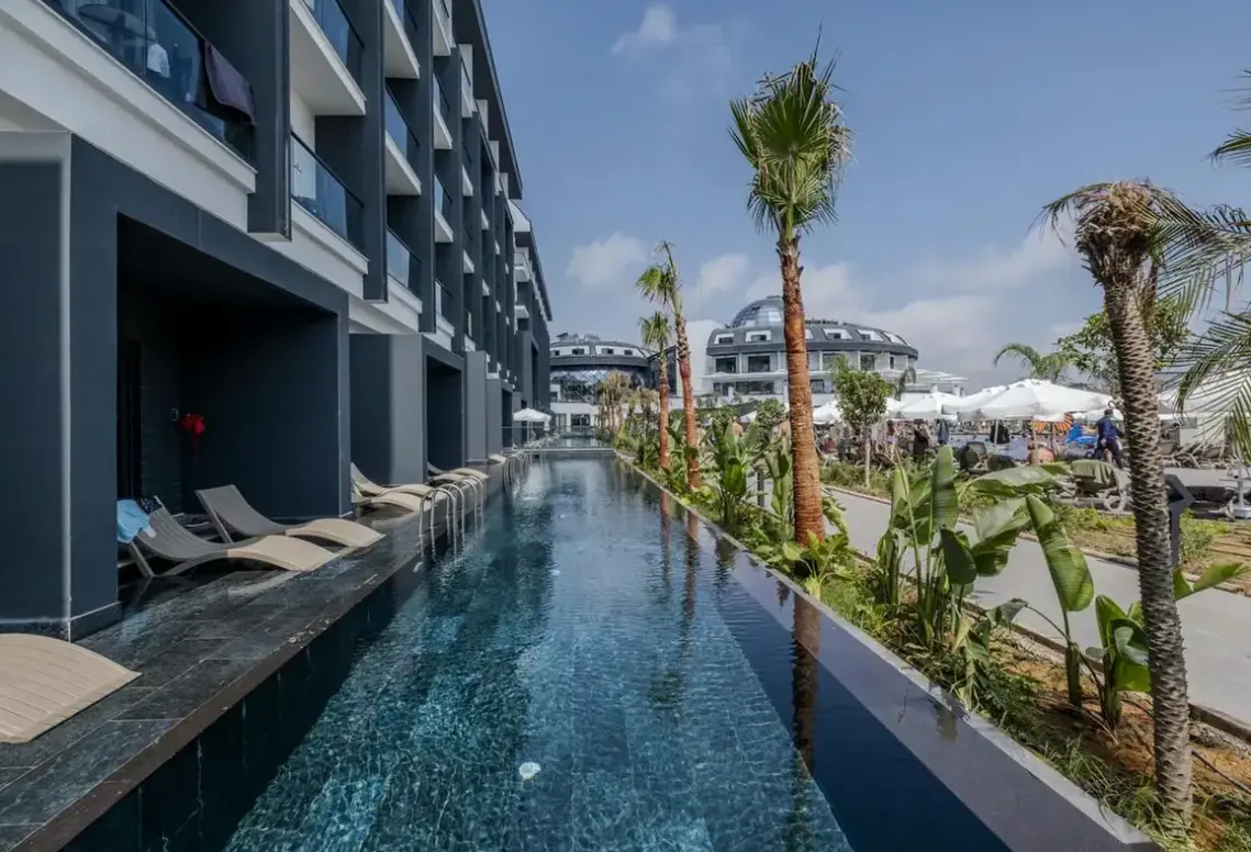 Basen w hotelu Royal Atlantis Icon