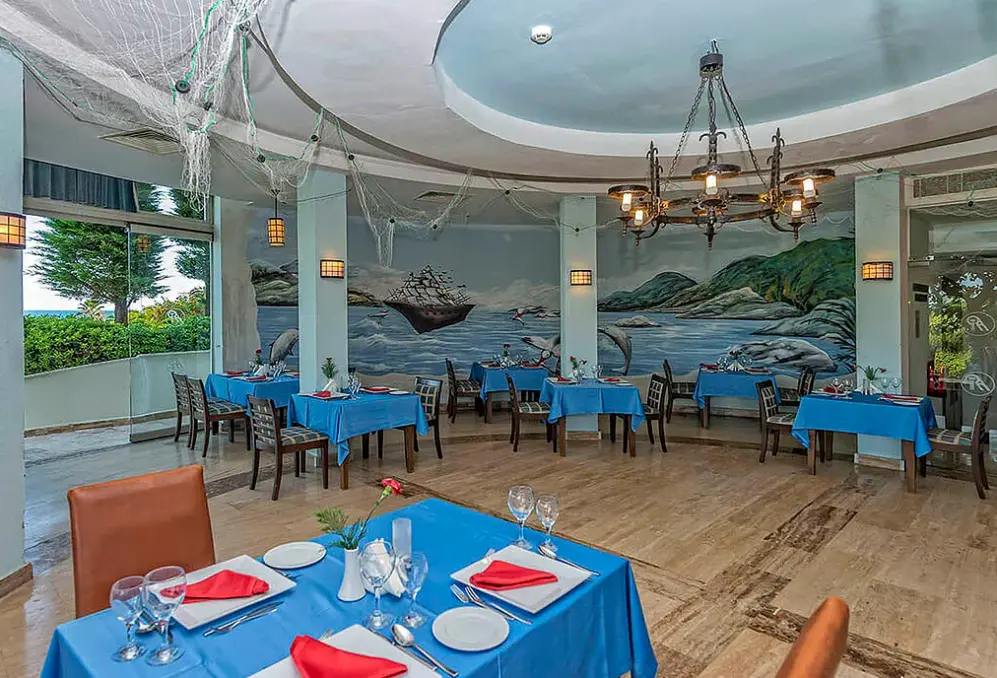 Restauracja i jedzenie w hotelu Royal Atlantis Spa & Resort