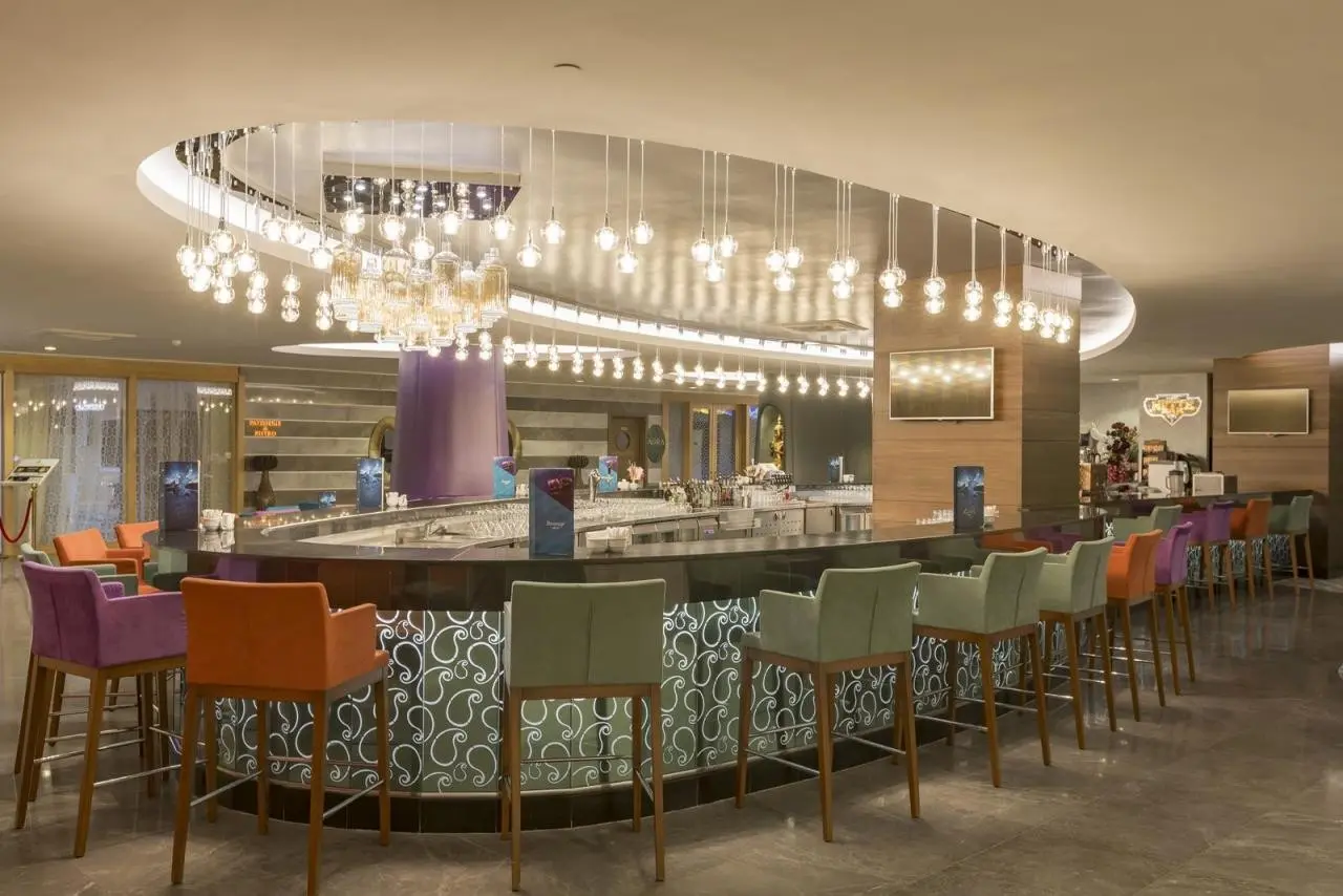 Royal TAJ Mahal — ROYAL TAJ MAHAL