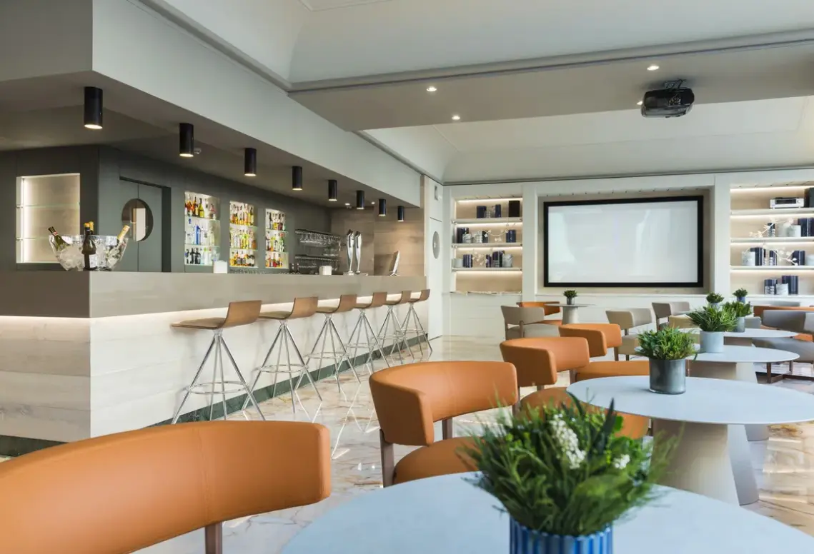 Restauracja i jedzenie w hotelu Salles Hotel Pere IV