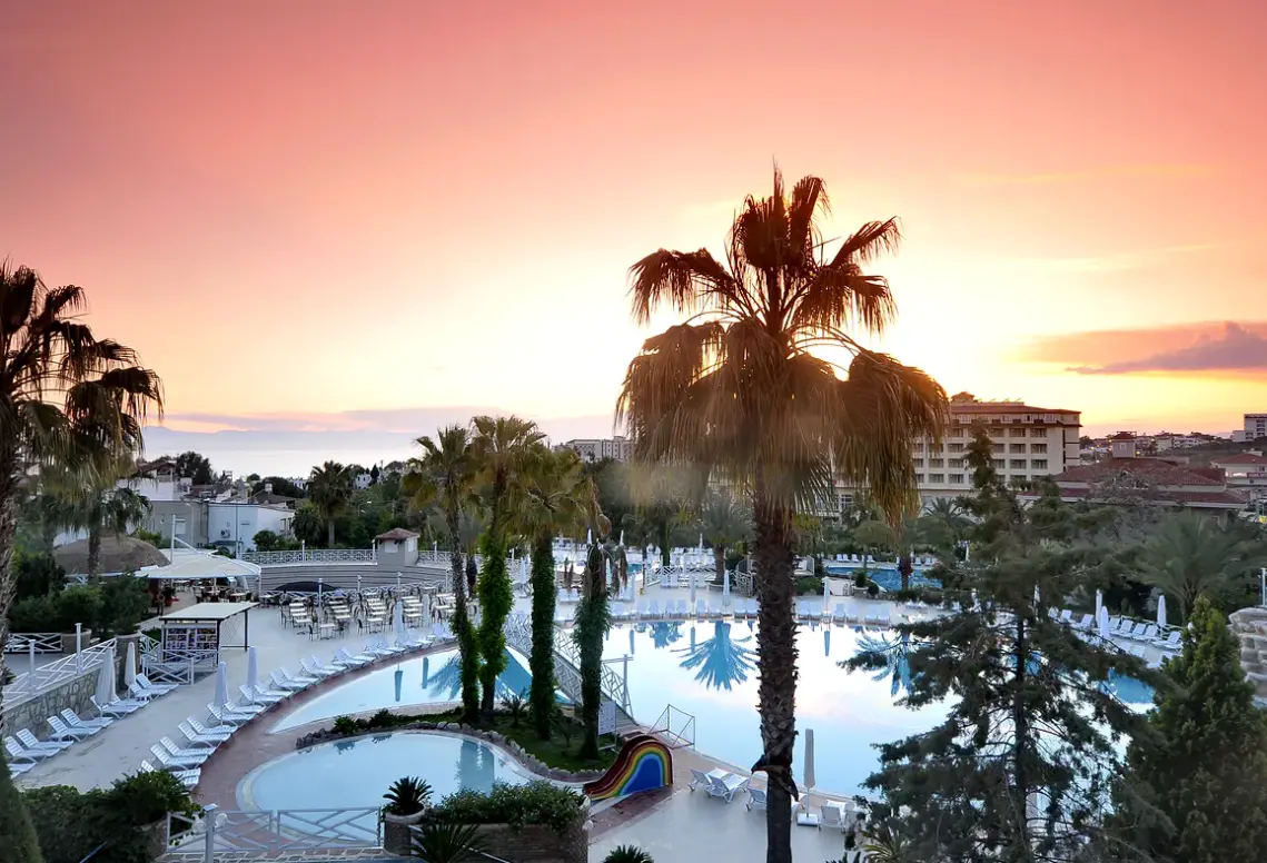 Basen w hotelu Seaden Corolla Hotel