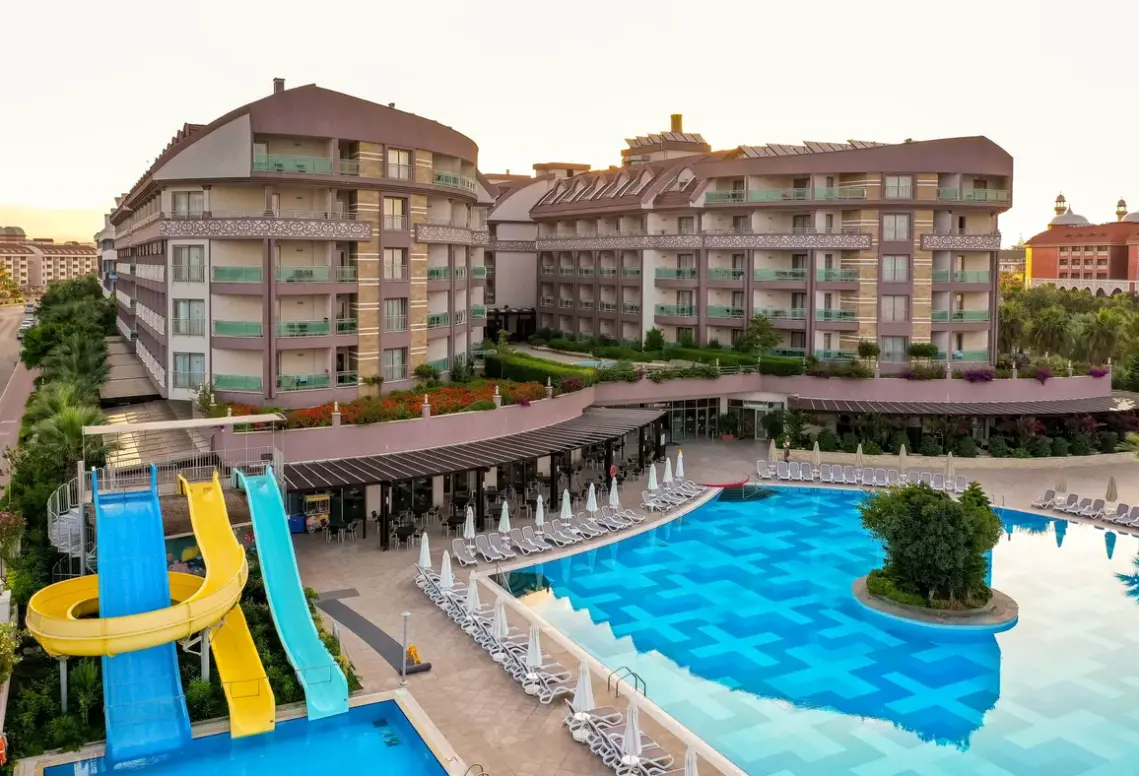 Basen w hotelu Seamelia Beach Resort