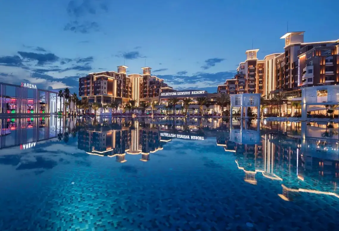 Basen w hotelu Selectum Luxury Resort