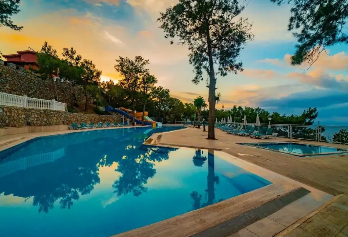 Basen w hotelu Senza Garden Holiday Club