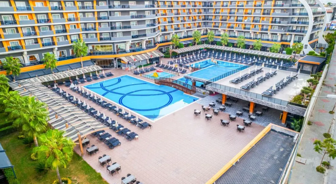 Basen w hotelu Senza The Inn Resort SPA