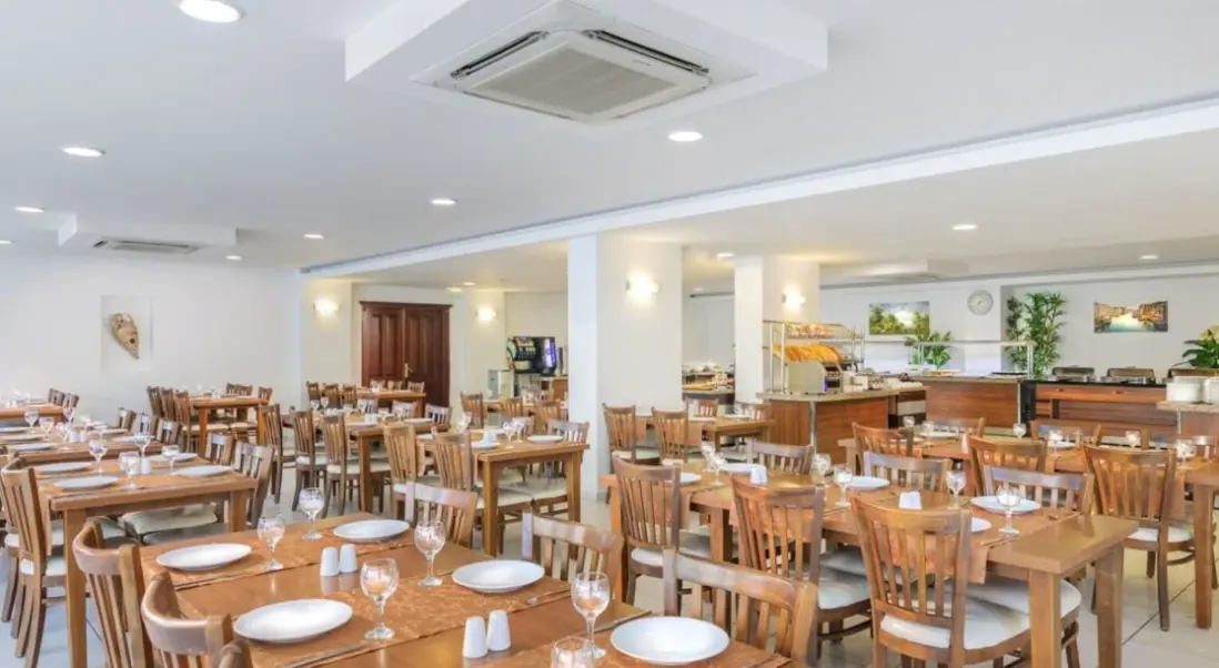 Restauracja i jedzenie w hotelu Shark Club Hotel
