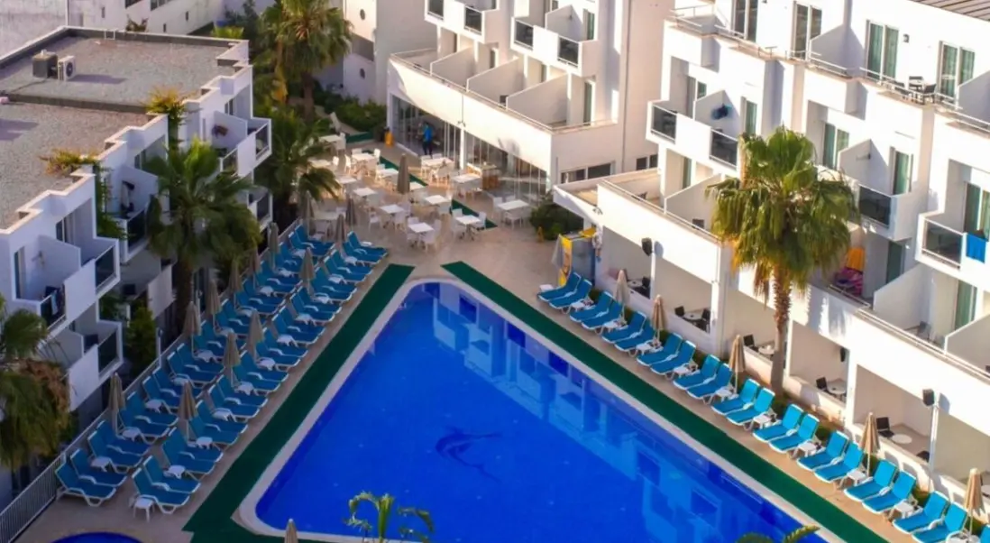 Basen w hotelu Shark Club Hotel