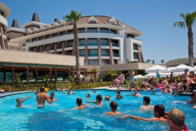 Sherwood Dreams — SHERWOOD DREAMS RESORT