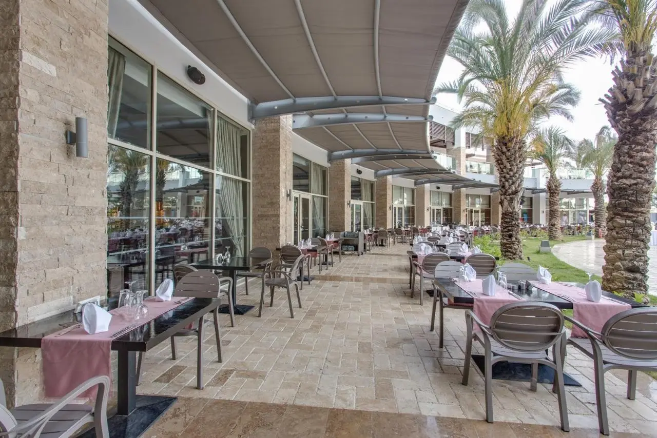 Restauracja i jedzenie w hotelu Sherwood Exclusive Lara