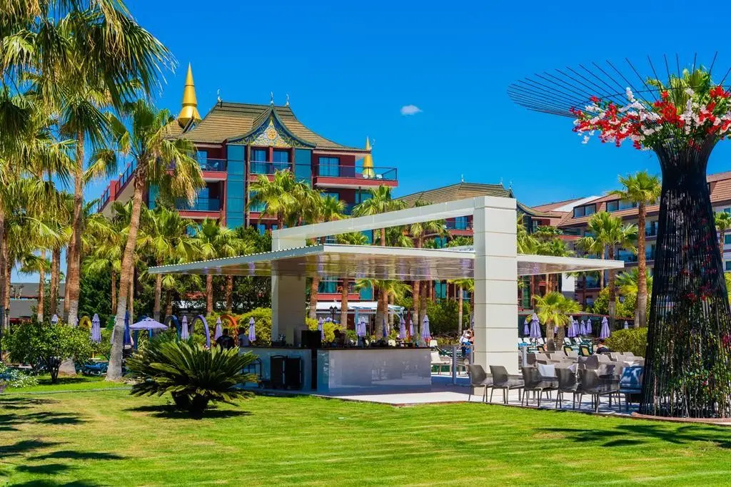 Restauracja i jedzenie w hotelu Siam Elegance Hotels & Spa