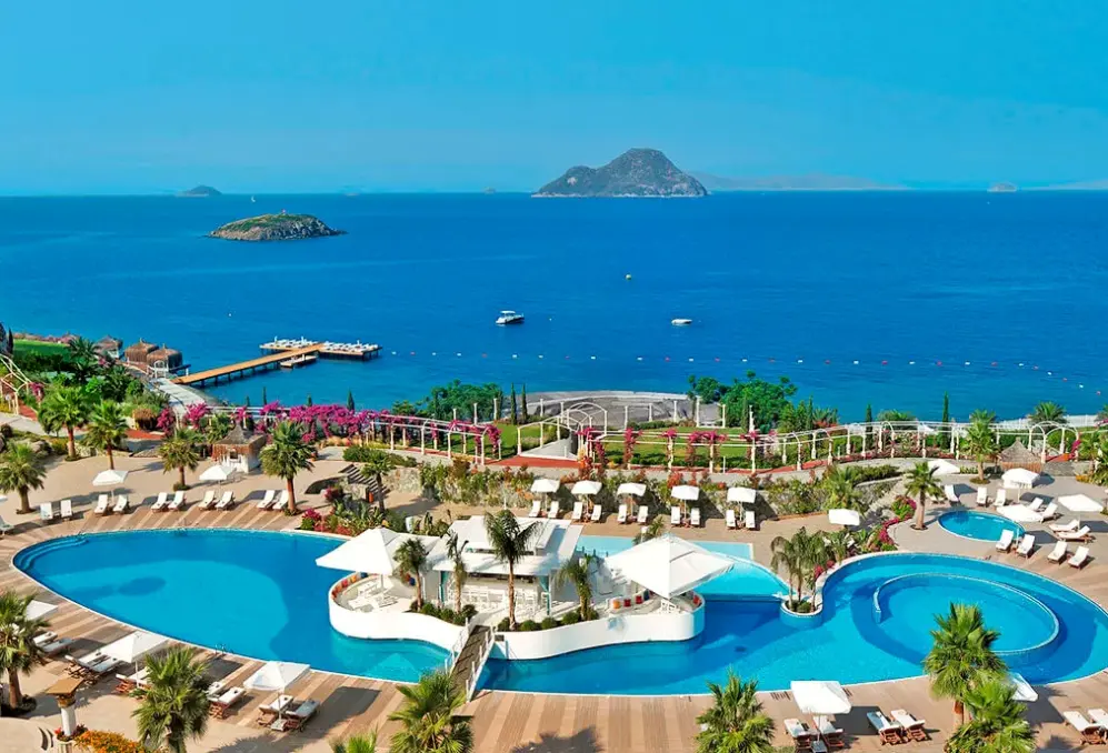 Basen w hotelu Sianji Well-Being Resort