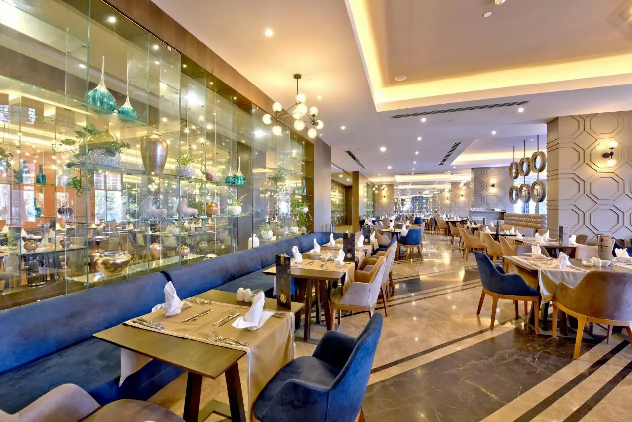Restauracja i jedzenie w hotelu Side Star Elegance
