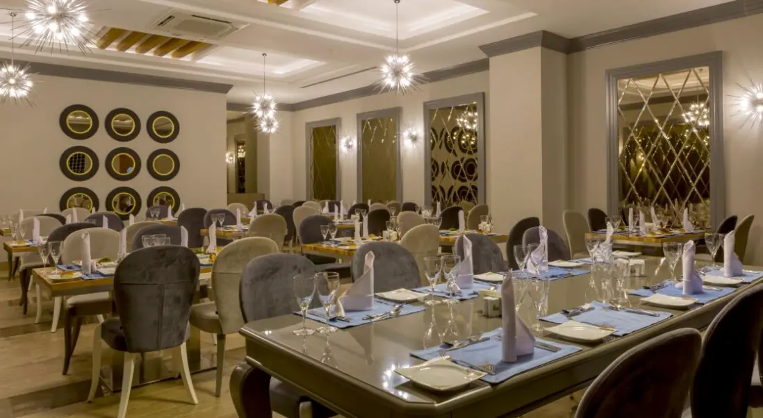 Restauracja i jedzenie w hotelu Side Sunport Hotel & Spa