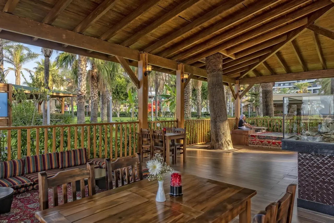 Restauracja i jedzenie w hotelu Sidemarin Kirman Premium