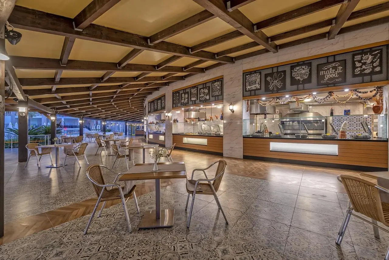 Restauracja i jedzenie w hotelu Sidemarin Kirman Premium