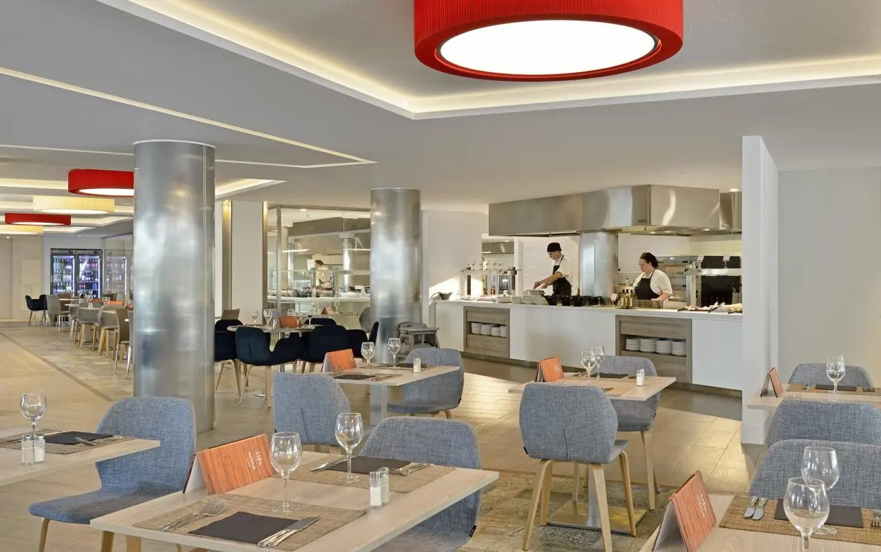 Restauracja i jedzenie w hotelu Sol Don Marco