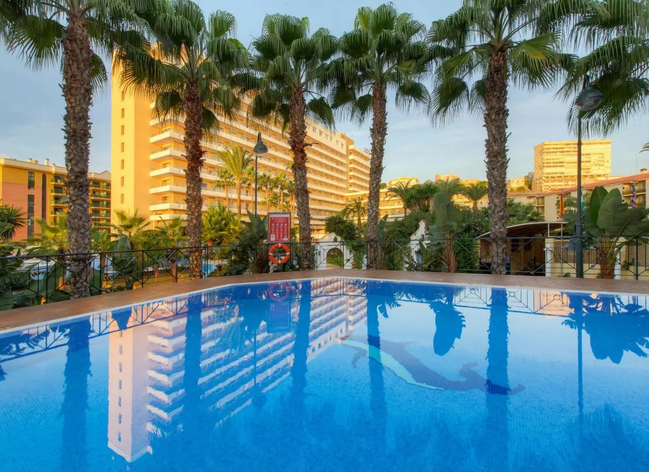 Basen w hotelu Sol Don Marco