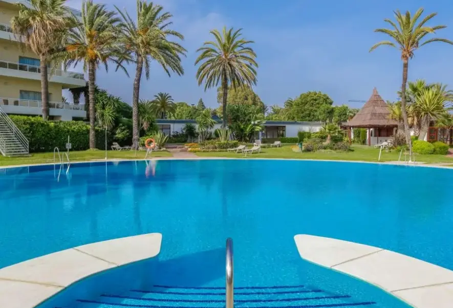 Basen w hotelu Sol Marbella Estepona Atalaya Park