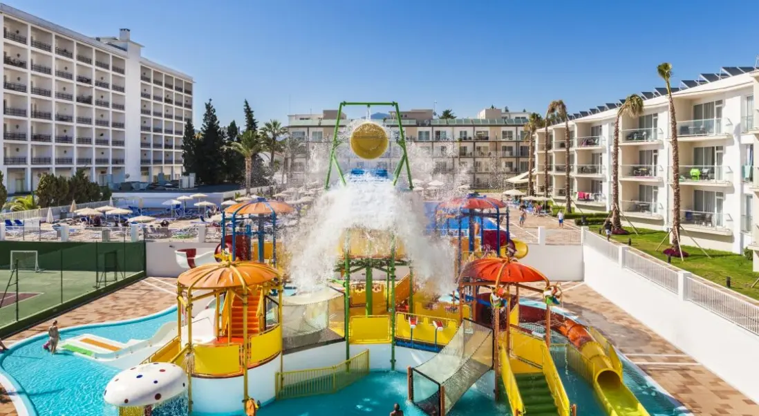Basen w hotelu SplashWorld Globales Playa Estepona