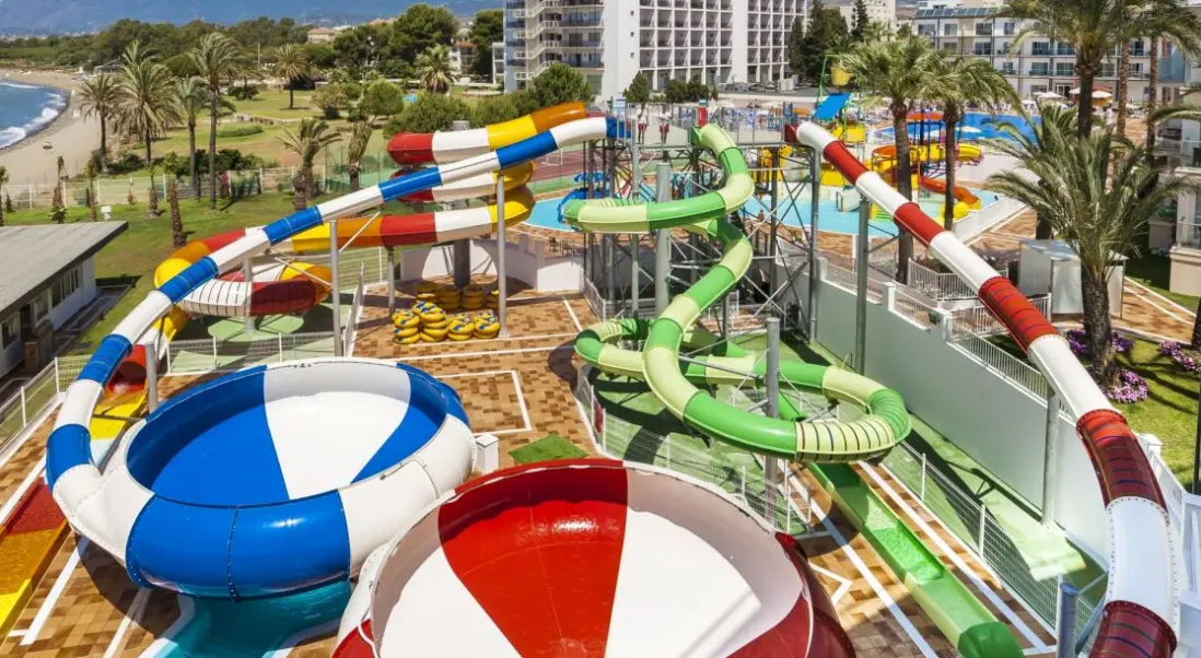 Basen w hotelu SplashWorld Globales Playa Estepona