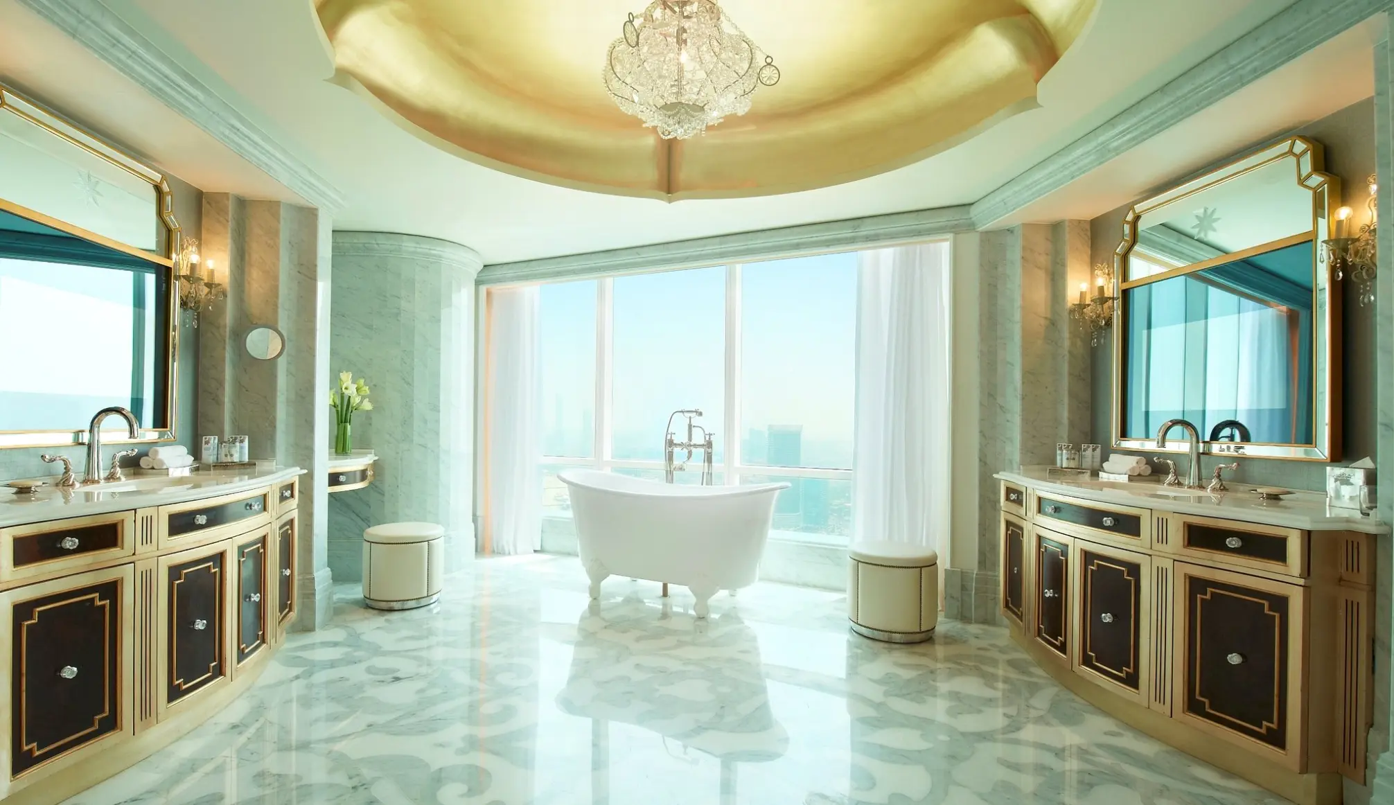 Łazienka w pokoju hotelu St. Regis Abu Dhabi
