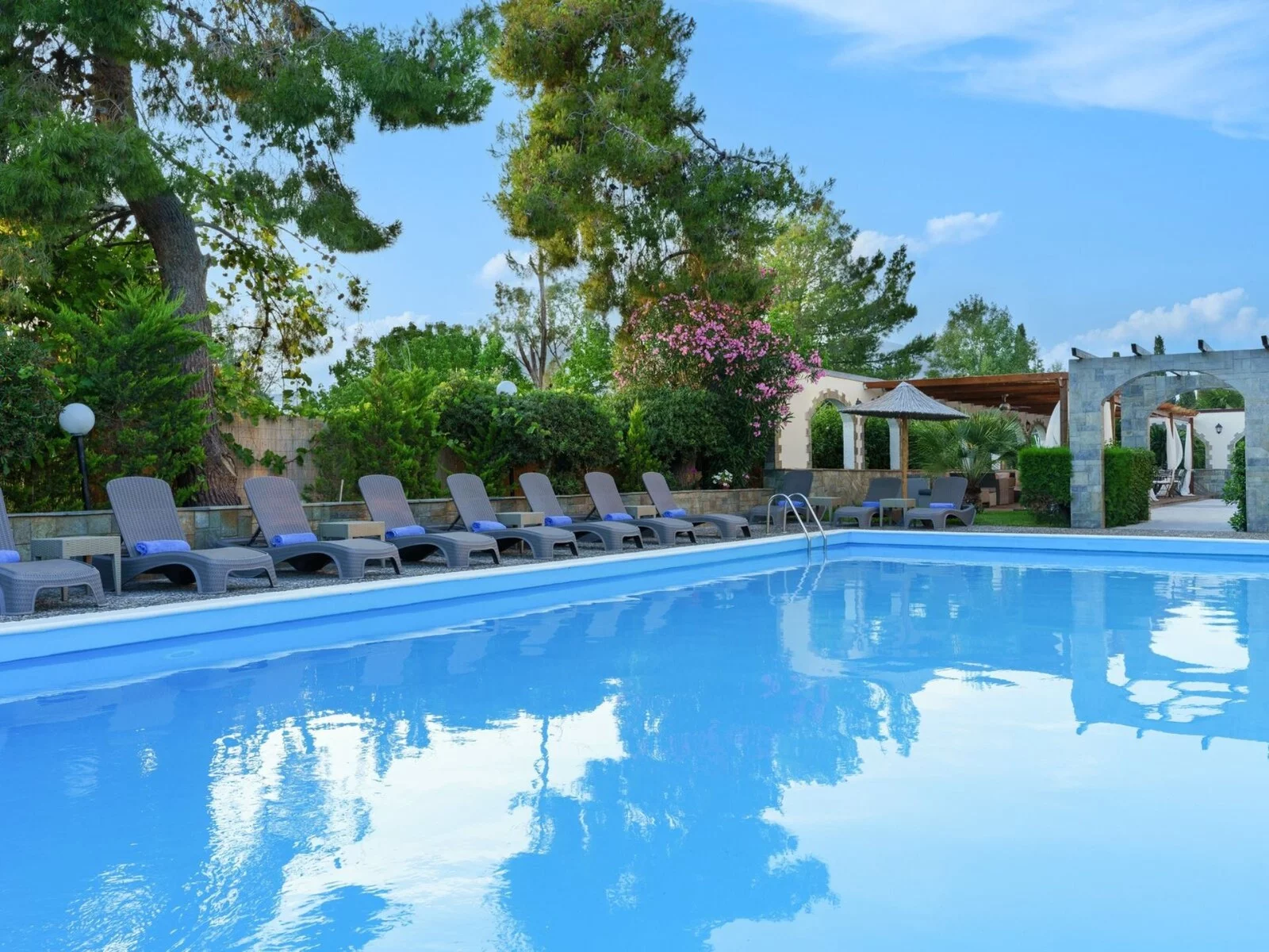 Hotel Stefania Beach Resort w Grecja (Attyka) - oferta last minute
