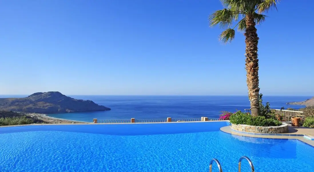 Basen w hotelu Stefanos Village