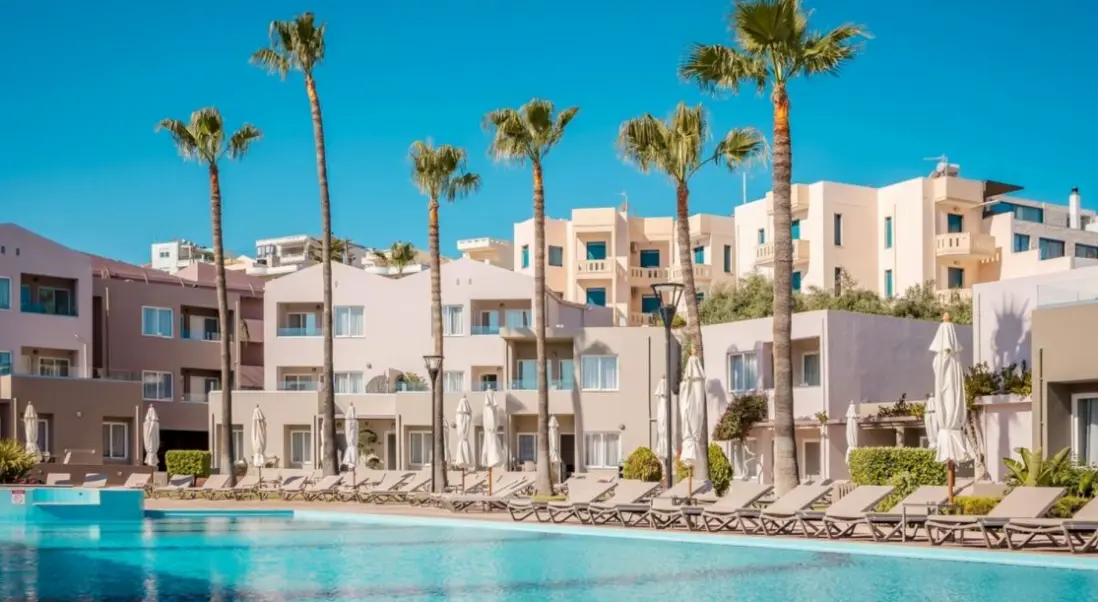 Basen w hotelu Stellina Village