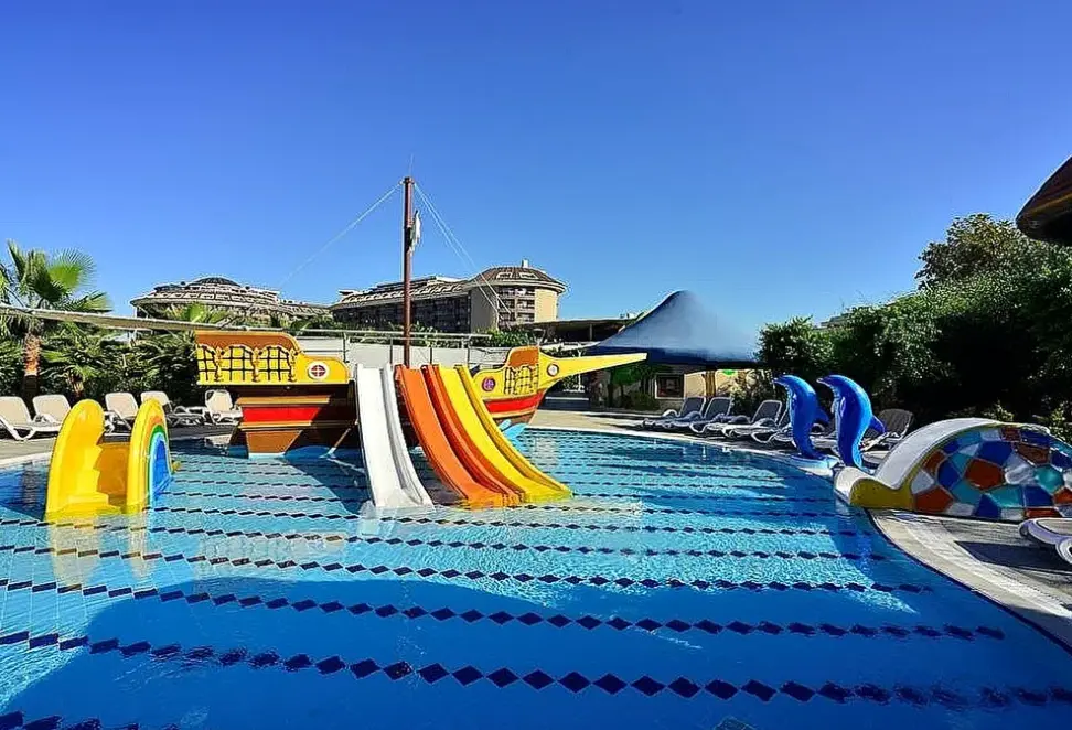 Basen w hotelu Sunmelia Beach Resort