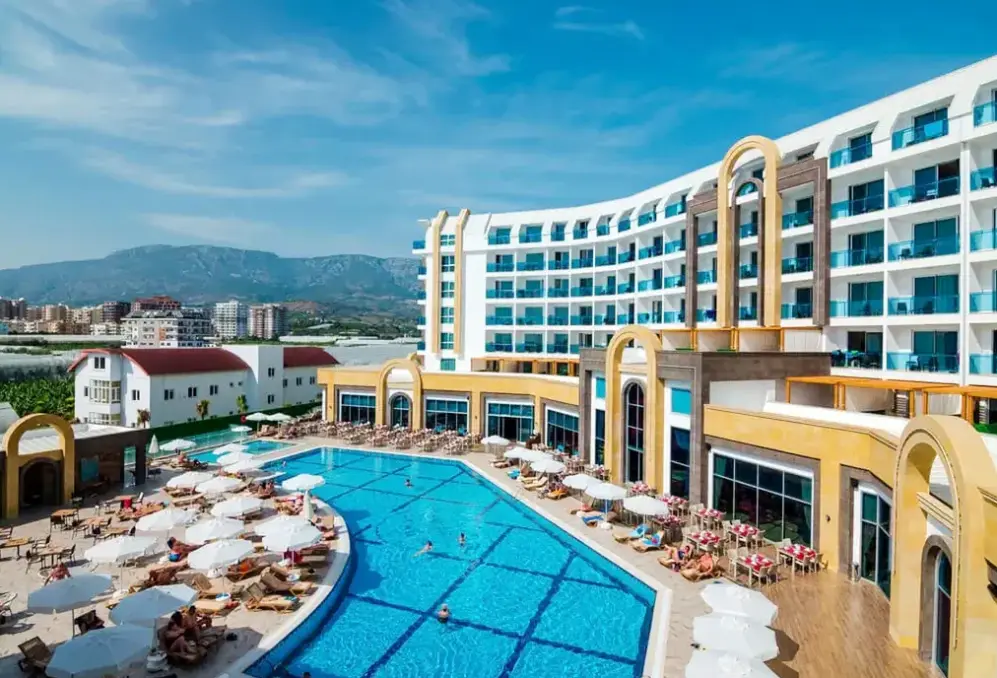 Basen w hotelu The Lumos Deluxe Resort Hotel & Spa
