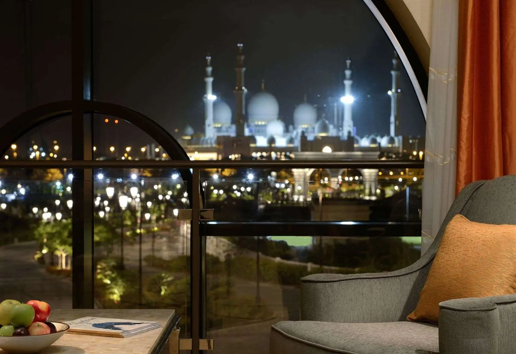 Widok z hotelu The Ritz Carlton Abu Dhabi, Grand Canal