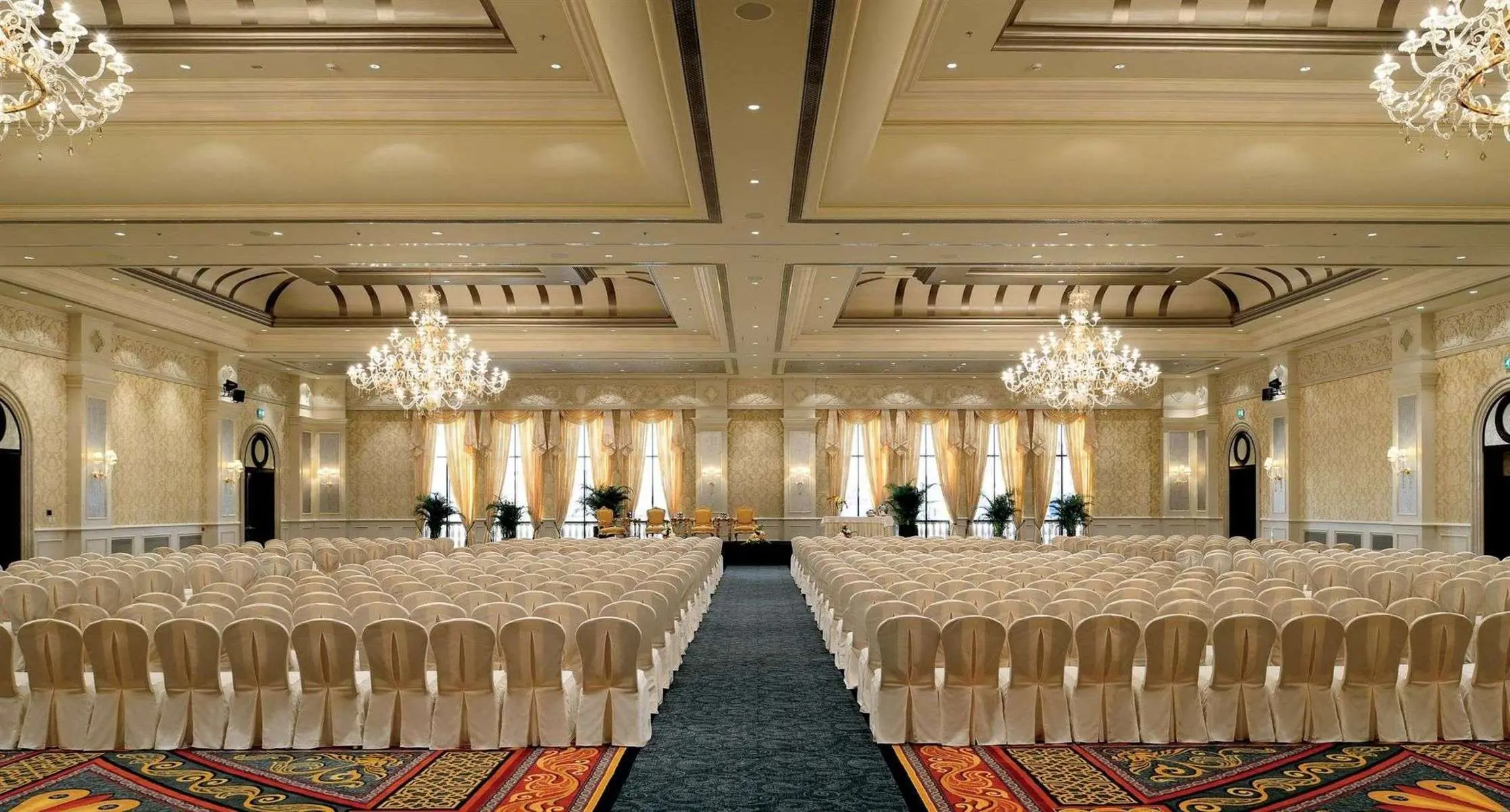 The Ritz Carlton Abu Dhabi, Grand Canal — THE RITZ CARLTON ABU DHABI